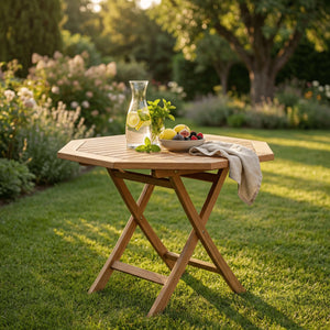 Kompakter Klapptisch Semarang aus robustem Teakholz für Garten und Terrasse