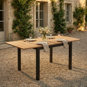 Moderner Ausziehtisch Kingsbury mit schwarzem Aluminiumgestell und geölter FSC-Eukalyptusplatte