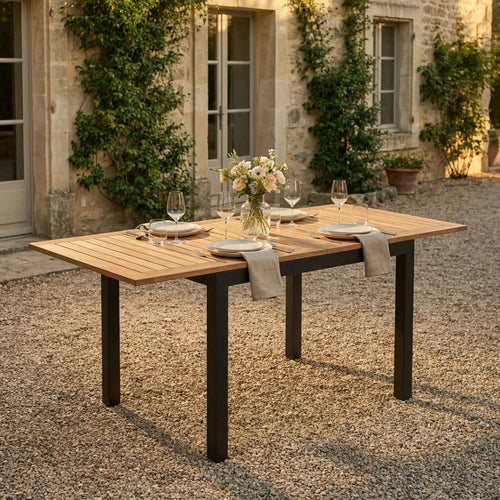 Moderner Ausziehtisch Kingsbury mit schwarzem Aluminiumgestell und geölter FSC-Eukalyptusplatte