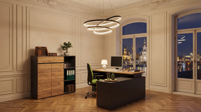 Büromöbel Dresden – Büro-Set Eiche-Anthrazit mit Ring-Pendelleuchte vor Dresdner Nachtsilhouette, Möbel Graf Pirna