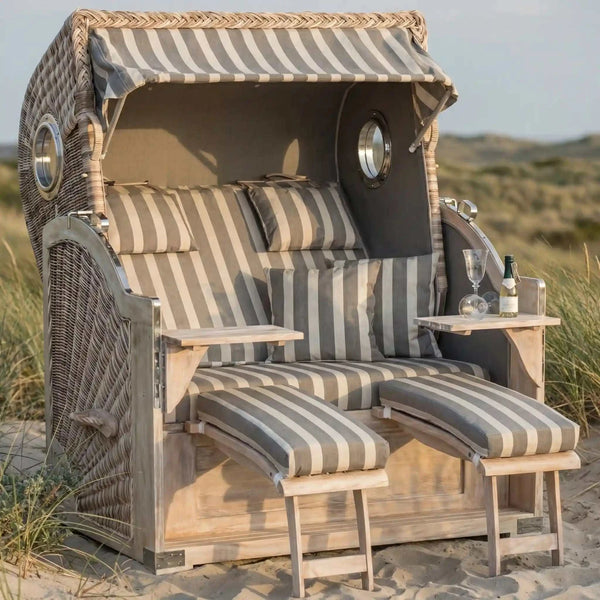 Gartenstrandkorb Comfort 500 Plus aus Mahagoni-Holz mit antik-weißem Kunststoff-Rundgeflecht und seitlichen Bullaugen im XL-Liegemodell
