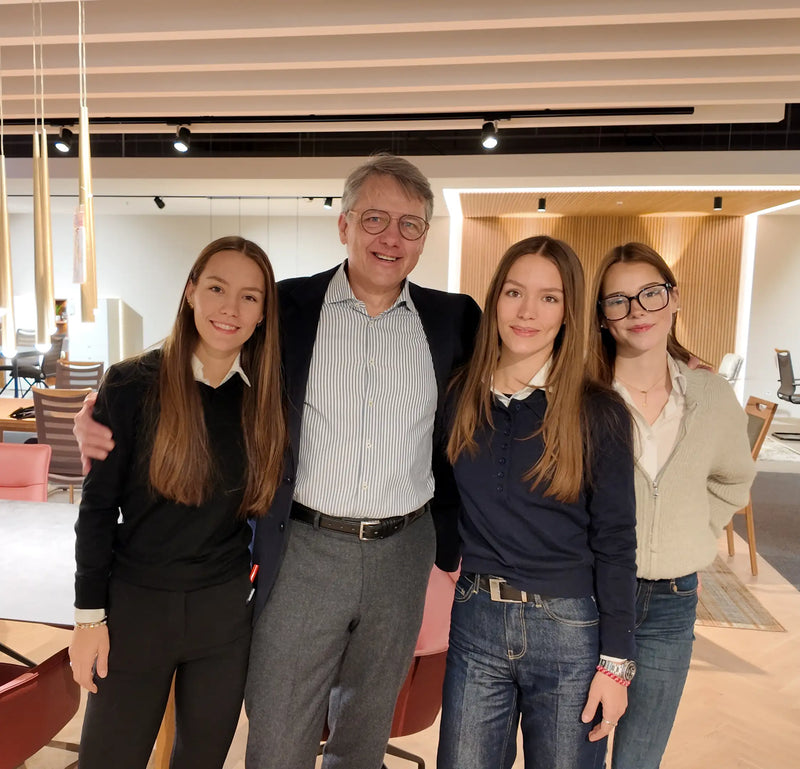 Polstermöbel Dresden – Inhaberfamilie Möbel Graf im Showroom, faire Preise für hochwertige Polstermöbel in Pirna