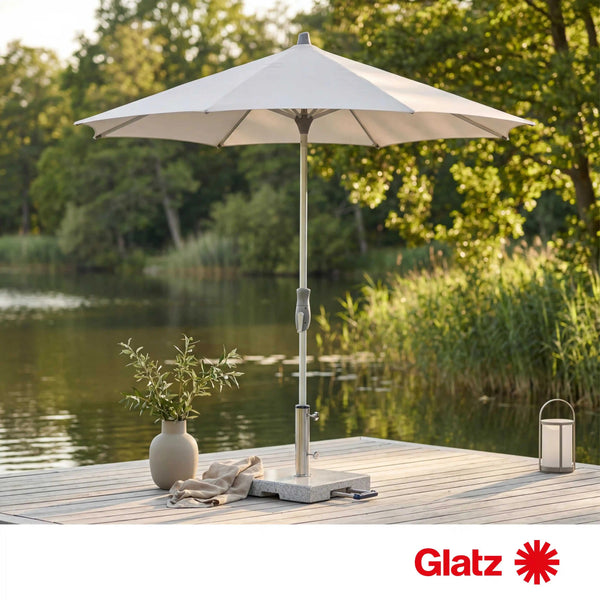 Moderner Glatz Sonnenschirm Alu Twist Ø 300 cm mit natureloxiertem Aluminiumgestell und Pale Grey Polyester-Schirmtuch