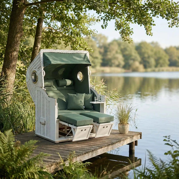 Gartenstrandkorb Classic XL mit maritimem Design und seitlichen Bullaugen in weißem Kunststoffgeflecht und moosgrünem Oberkorbhimmel