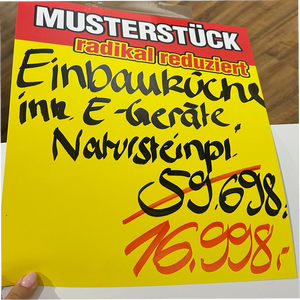 Einbauküche „Senso" mit Kochinsel & Naturstein-Arbeitsplatte inkl. E-Geräte – Musterstück