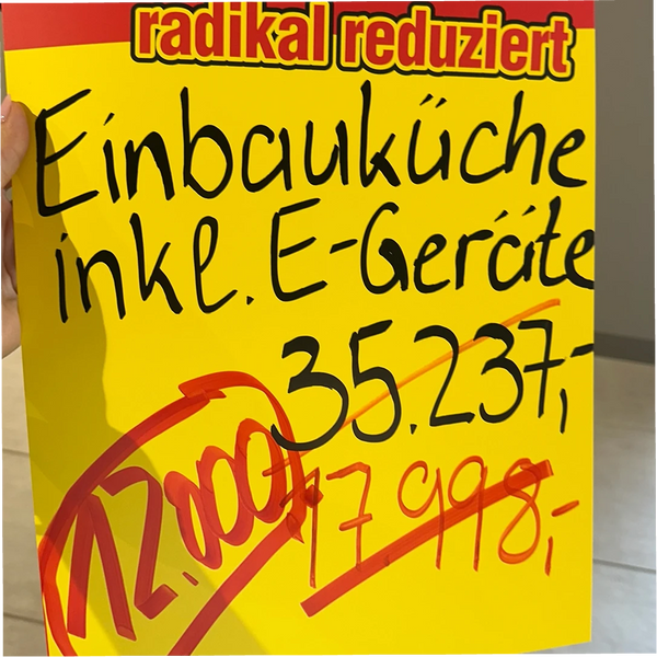 Inselküche – Cashmere-Grau matt & Eiche-Optik inkl. Siemens- & Bauknecht-Geräten