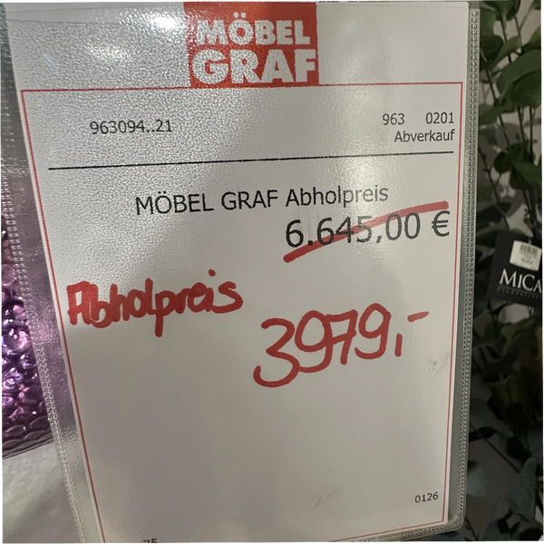 Moderne Wohnwand in Weiß mit beleuchteten Glasvitrinen – Abverkauf-Ausstellungsstück