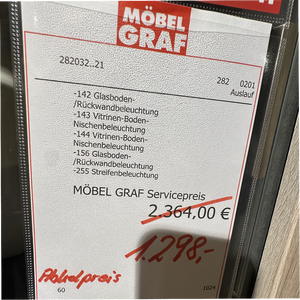 Wohnwand in Eiche-Holzdekor und Betonoptik mit LED-Beleuchtung