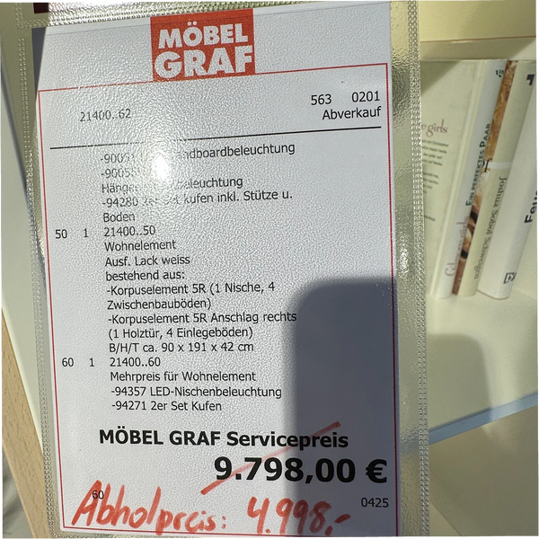 Wohnwand in Lack Weiß mit Holzakzent & LED-Beleuchtung