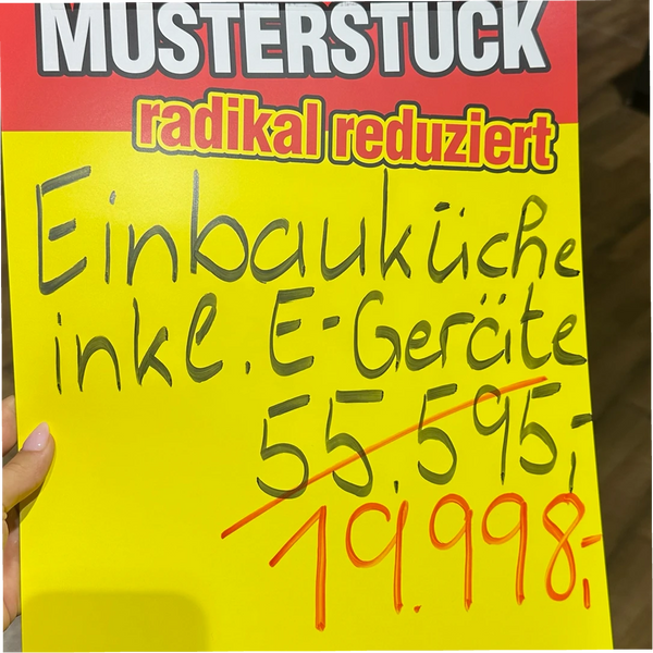 Grifflose Inselküche in Salbeigrün inkl. Markengeräte