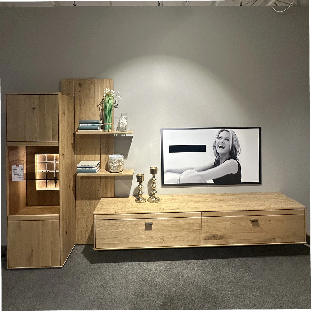 Wohnwand in Eiche natur mit Highboard, TV-Element & LED-Beleuchtung