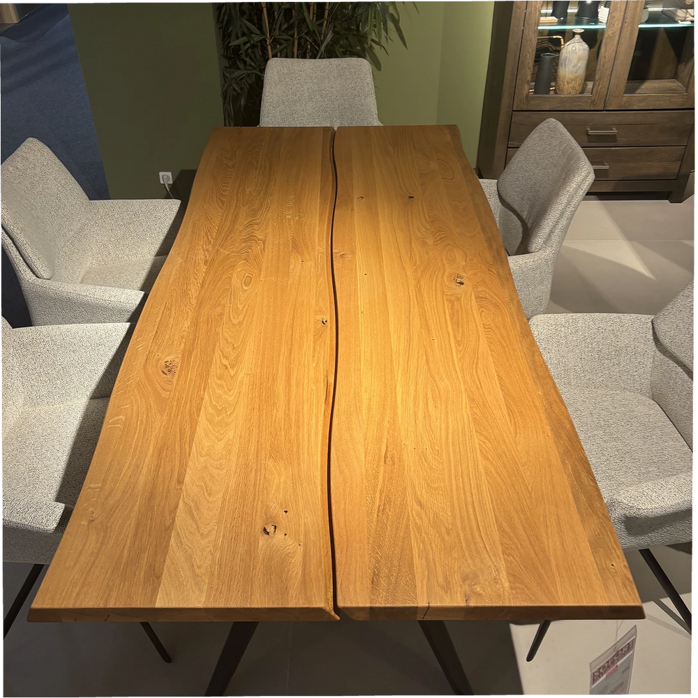 Design-Baumtisch „Interliving 5118" – Charaktereiche mit echter Baumkante