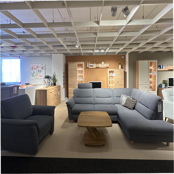 Wohnlandschaft in Rauchblau mit Schlaffunktion, Bettkasten & Sessel