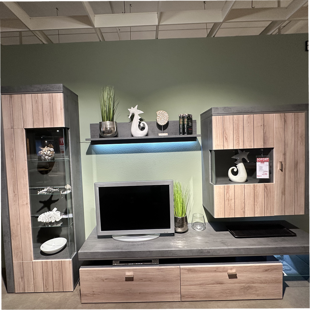 Wohnwand in Eiche-Holzdekor und Betonoptik mit LED-Beleuchtung