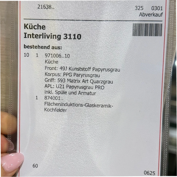 Musterküche in Papyrusgrau mit Eiche-Bar inkl. E-Geräte