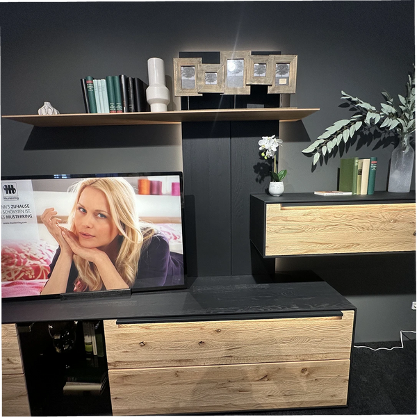 Wohnwand Musterring – Schwarz & Eiche natur mit Wandboard, Hängeelement & TV-Lowboard