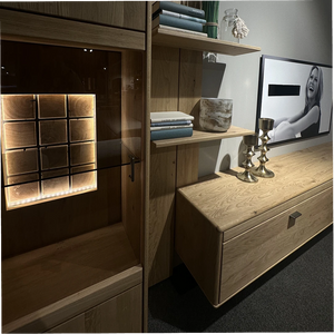 Wohnwand in Eiche natur mit Highboard, TV-Element & LED-Beleuchtung