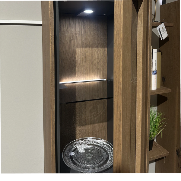 Wohnwand mit Schiefer-Schwarz, Spaltholz-Front & LED