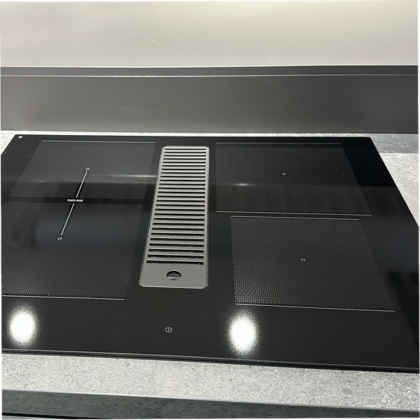 Musterküche U-Küche mit integriertem Sekretär – Betonoptik & Anthrazit inkl. Samsung-Geräten