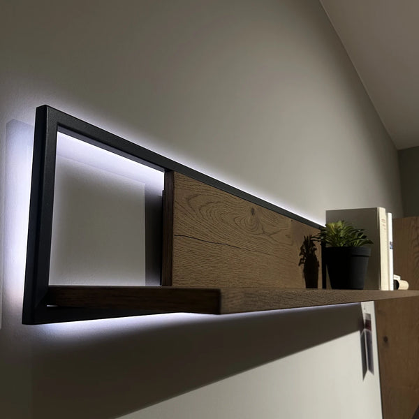 Wohnwand mit Schiefer-Schwarz, Spaltholz-Front & LED
