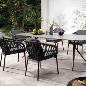 Moderner Armlehnenstuhl Bari mit dunkelgrauem Seilgeflecht und Aluminiumgestell für Garten und Terrasse