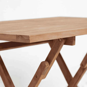 Kompakter Klapptisch Solo aus hochwertigem Teakholz für Garten und Balkon in Sterling-Farbe