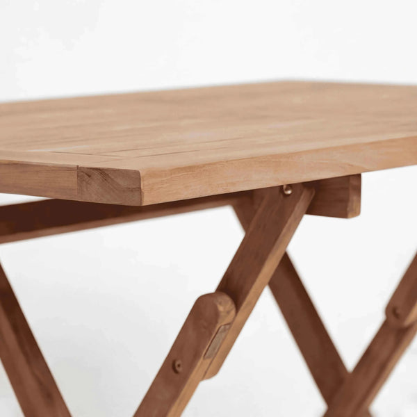 Kompakter Klapptisch Solo aus hochwertigem Teakholz für Garten und Balkon in Sterling-Farbe