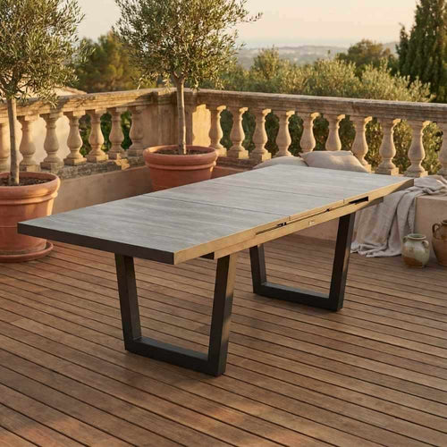 Ausziehtisch Keramo mit Keramikplatte in dunkelgrauer Holzoptik und V-Fuß Aluminiumgestell anthrazit, ausziehbar von 200 auf 260 cm.