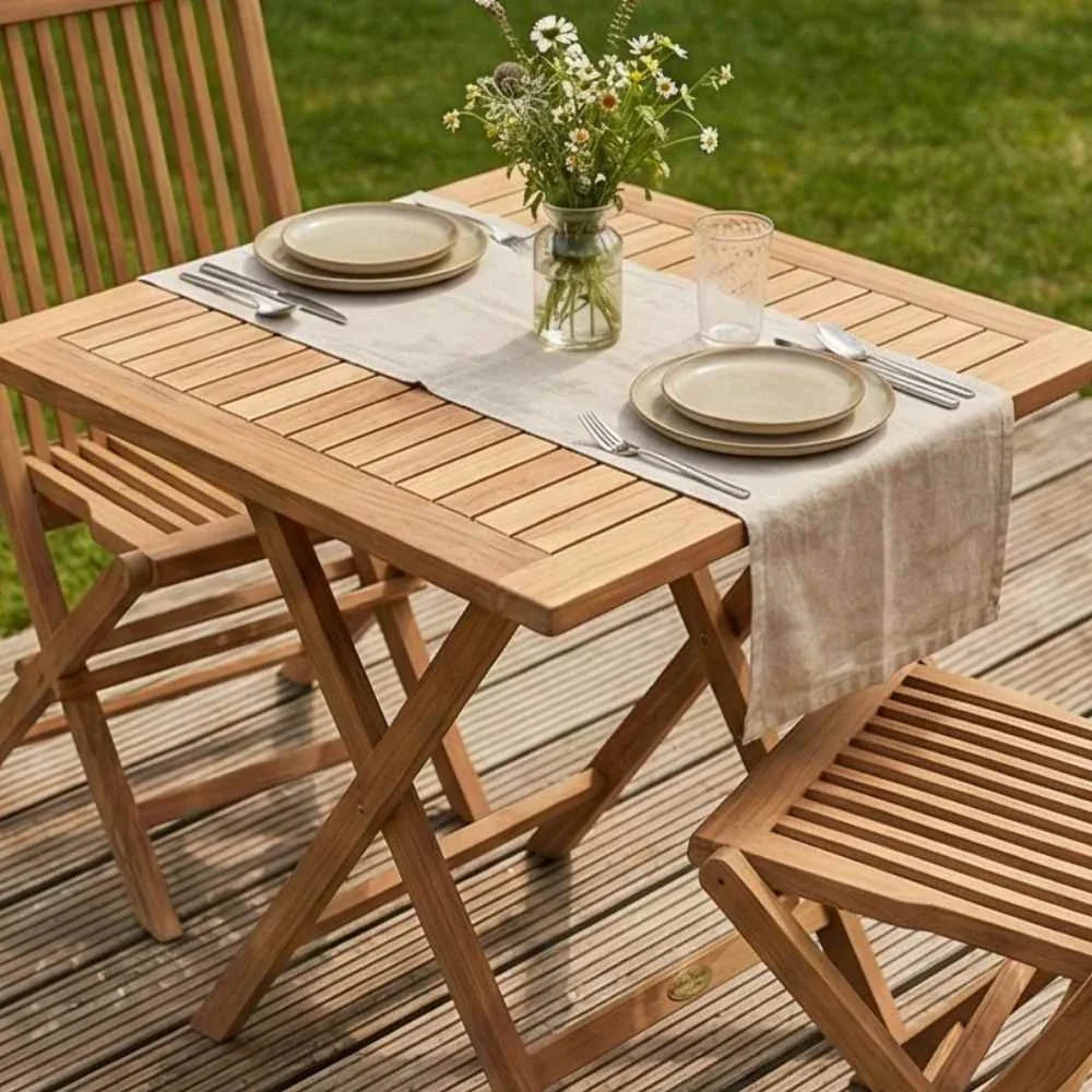 Teakholz Gartenmöbel Dresden – Teak-Tisch mit Gedeck auf Terrasse, Möbel Graf Pirna