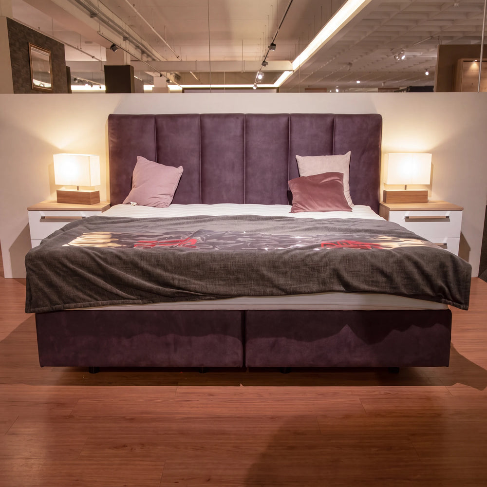 Boxspringbett Interliving 1412 Aubergine 180x200 cm mit Kaltschaummatratze – Abverkauf Möbel Graf Dresden – Art.-Nr. 18324..
