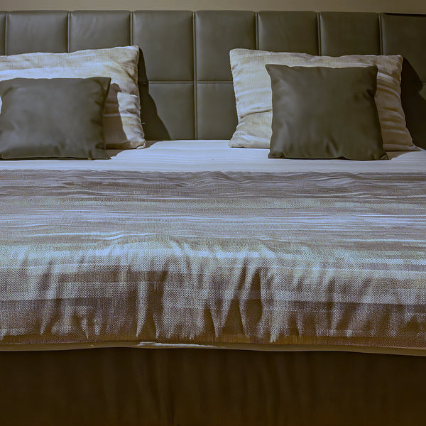 Boxspringbett Toska stone 180x200 cm mit 2 Konsolen, Topper und Tagesdecke Detailansicht Material und Verarbeitung – Möbel Graf Dresden – Art.-Nr. 20944..31