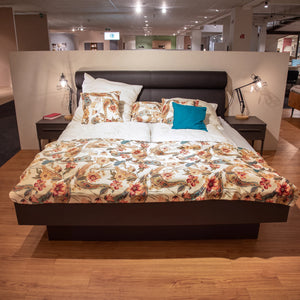Doppelbett Malin 700 Schiefergrau mit Polsterkopfteil 180x200 cm und Konsole – Abverkauf Möbel Graf Dresden – Art.-Nr. 21310..31