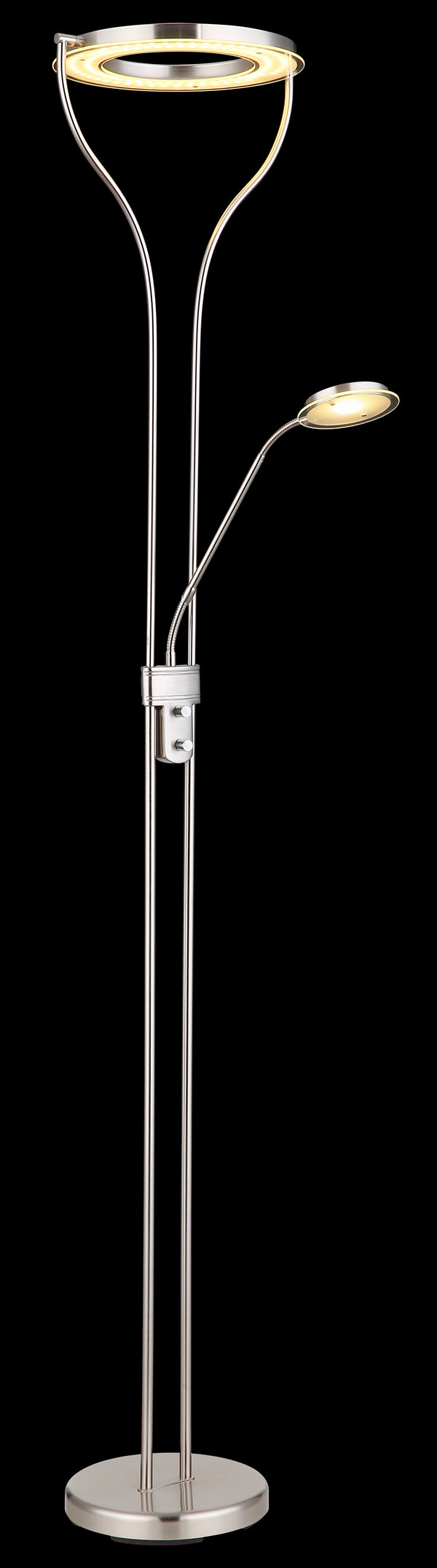 Deckenfluter Globo Ebro LED Nickel matt beleuchtet vor dunklem Hintergrund, Fluter und Leselicht an – Möbel Graf Pirna