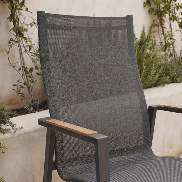 Hochlehner Rügen Gartenstuhl mit Teakholz-Armlehnen und anthrazitfarbenem Aluminiumgestell