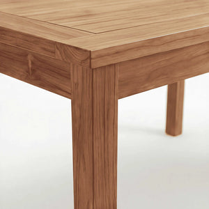 Moderner Gartentisch Carlton aus sterlingfarbenem Teakholz auf einer Terrasse