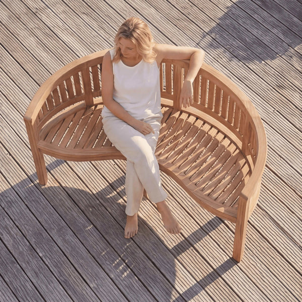 Gartenbank Dover aus Teakholz in Sterling mit natürlicher Maserung für Garten und Terrasse