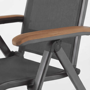 Moderner Multipositionsstuhl Reno mit Teak-Armlehnen und Aluminiumgestell in Eisengrau