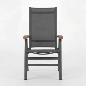 Multipositionsstuhl Reno mit Aluminiumgestell, Teak-Armlehnen und anthrazitfarbener Textilene-Bespannung für Garten und Terrasse