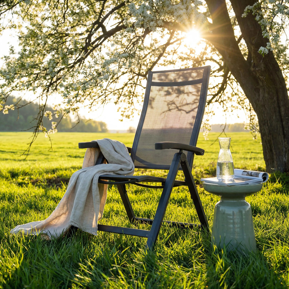 Klappsessel Kari aus Aluminium mit klappbarem Design und wetterfestem Textilen in Anthrazit