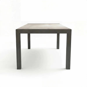 Ausziehtisch Silverstar mit pulverbeschichtetem Aluminiumgestell und heller Zement Tischplatte