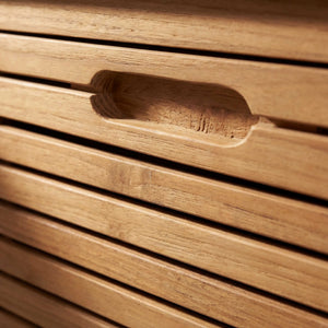 Teakholz Sideboard Elma3 mit Silverstar Arbeitsplatte, 2 Türen, 3 Schubladen und Lenkrollen.