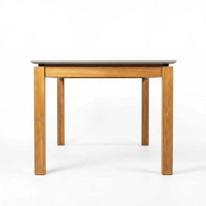 moderner Gartentisch mit massivem Teakgestell und kratzfester Dekton Tischplatte