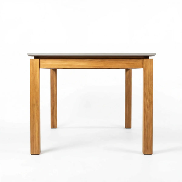 moderner Gartentisch mit massivem Teakgestell und kratzfester Dekton Tischplatte