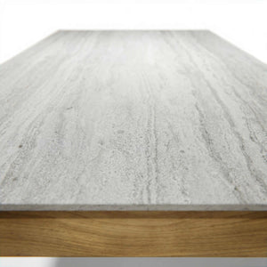 Moderner Gartentisch mit Teakgestell und kratzfester Dekton-Tischplatte in Lava hellgrau