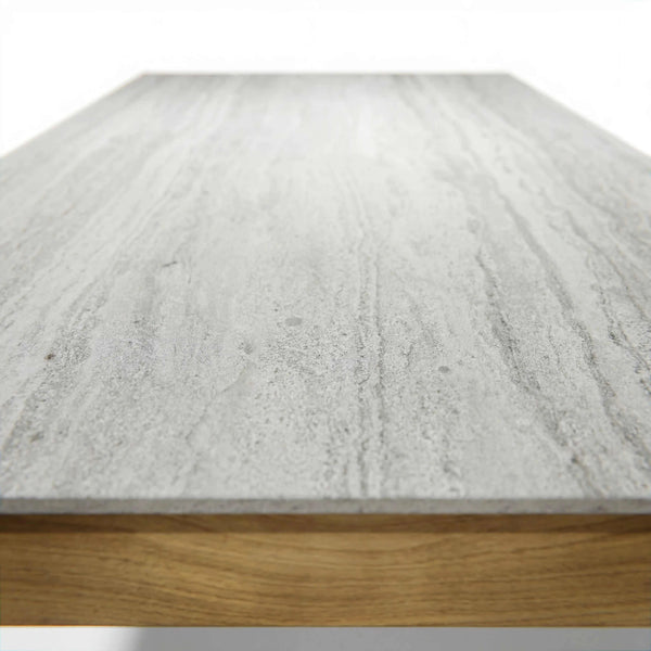 Moderner Gartentisch mit Teakgestell und kratzfester Dekton-Tischplatte in Lava hellgrau