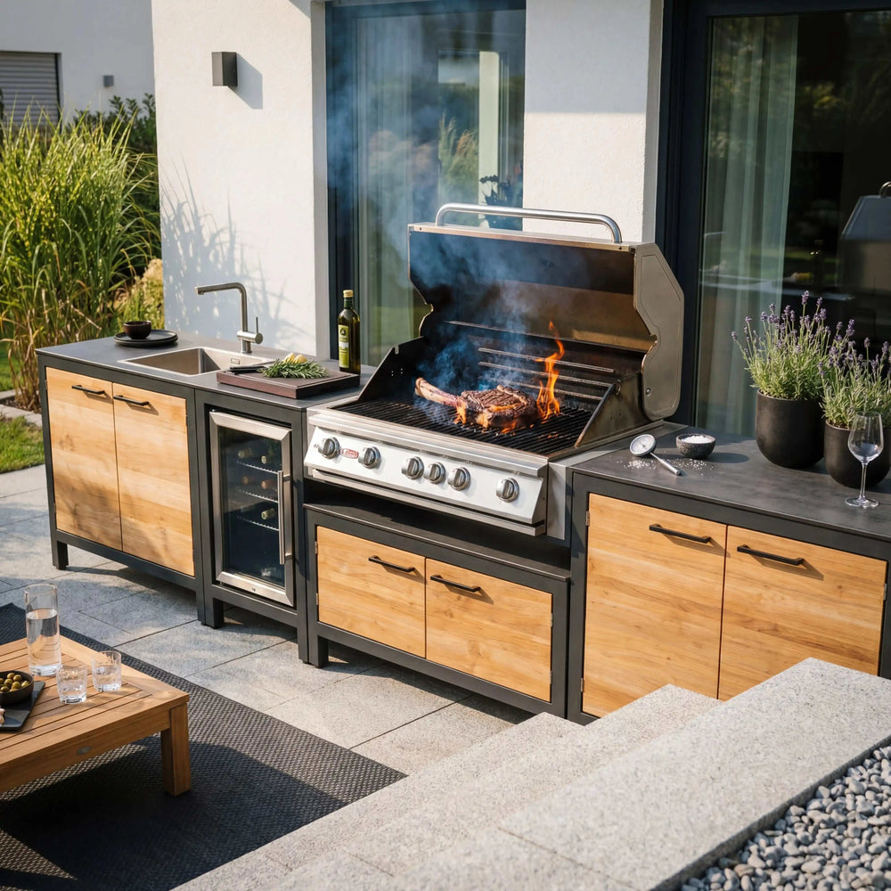 moderne Outdoorküche Black Line mit HPL Beton und Teakholzfronten