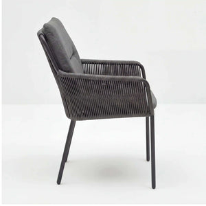 Moderner Gartensessel Como mit anthrazitfarbenem Aluminiumgestell und natürlicher Rope-Bespannung inklusive wasserabweisender Sitz- und Rückenkissen