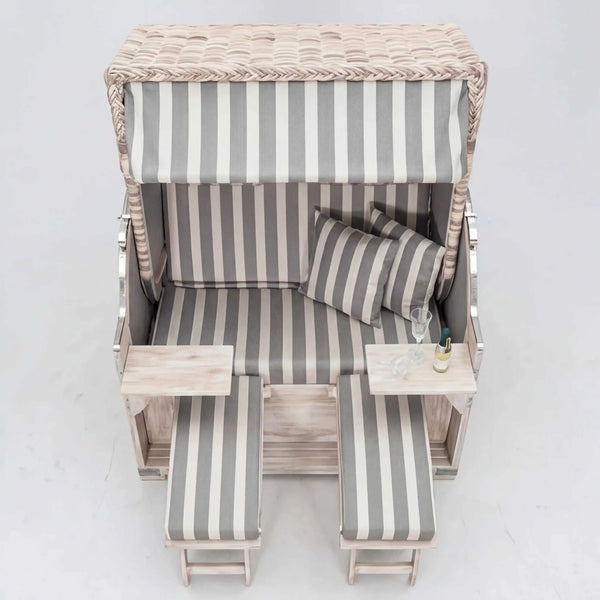 Gartenstrandkorb Comfort 500 Plus aus Mahagoni mit antik-weißem Kunststoffgeflecht und seitlichen Bullaugen im XL-Format