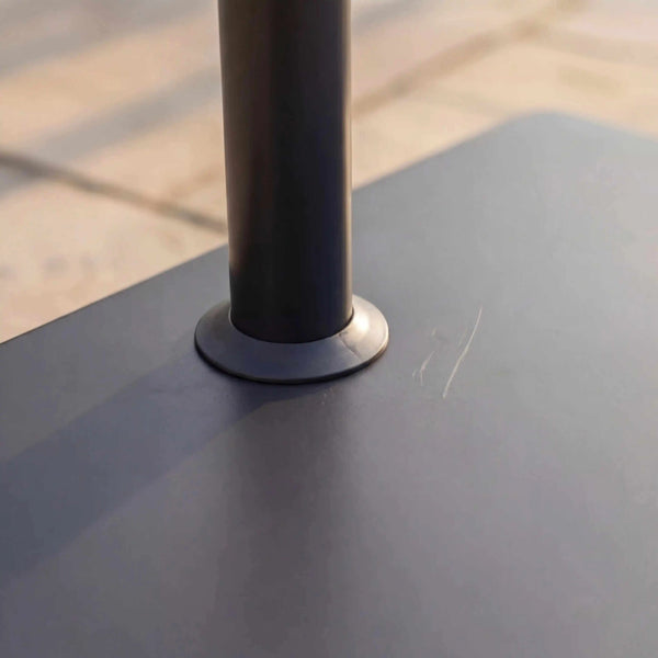 Balkonschirmständer 20 kg aus Beton mit PVC-Mantel für Rohre 25–32 mm, kompakt und stabil für kleine Balkone und Terrassen