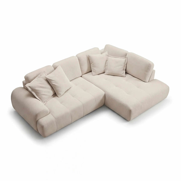 Polstergarnitur als Ecksofa mit Ottomane rechts in Stoffdessin 389/55 mit Kissen, 309x205 cm groß, komfortabel und geräumig